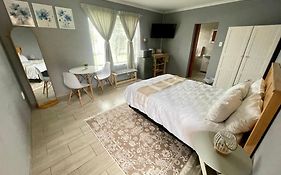 York-R102 Airport Road - Modern Comfort